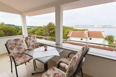 Image de Appartement dans Omišalj avec vue mer, Balcon, Climatisation, Wifi (3623-1)