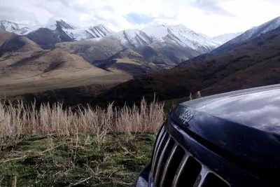 Image de Jeep avec équipement de camping