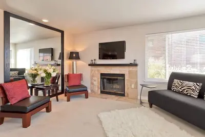 Image de Hip Urban Condo avec terrasse privée énorme