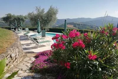 Image de Ancien Borgo restauré au sommet de la colline (Fuoco)