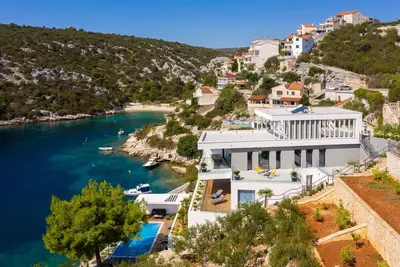 Image de Beachfront Villa Eleganza with Pool