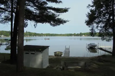 Image de Belle nouvelle maison sur tous les sports Pretty Lake Ă Mecosta, Michigan