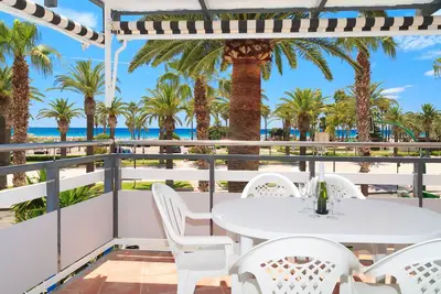Image de Fantastique Appartement Front de Mer - Uhc Rodas 322
