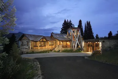 Image de Incroyable maison de luxe! Jacuzzi! Salle des médias! Rien ne se compare!
