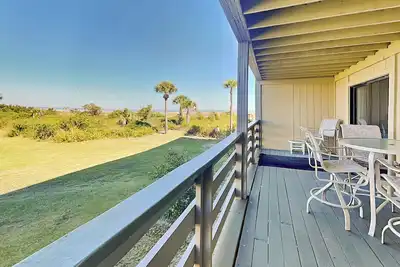 Vues sur l'eau - Piscines - Courts de tennis