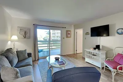 Vues sur l'eau - Piscines - Courts de tennis