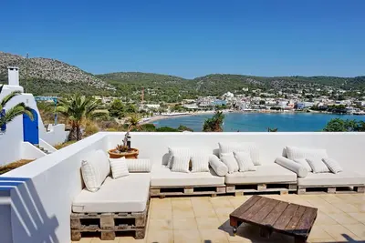 Under the stars apartment with sea & pool view
