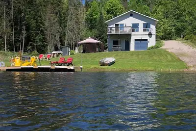 Image de Maison de vacances White Cottage-Four season sur la rivière Magnetawan