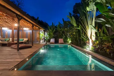 Image de Nouvelle Villa en bois type joglo 2 chambres Ă Canggu