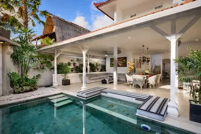 Image de Superbe villa ultra moderne de 4 chambres à coucher, Seminyak \"