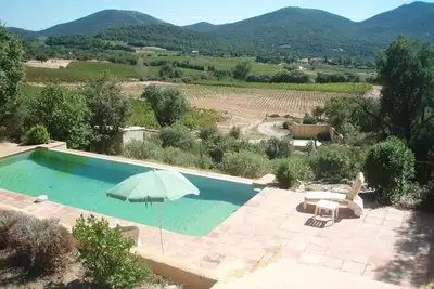 Image de Mas des Vignes - magnifiquement situé dans un paysage typiquement provençal