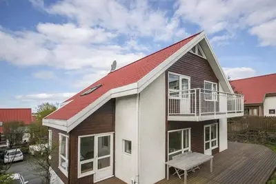 Image de Grande villa au centre de Reykjavik sur la plus belle vallée de la ville