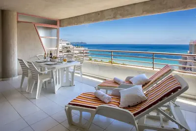 Belle Apartment De Un Chambre Avec Grand Terrace Et Vue Sur La Mer- Premier Line