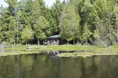 Image de ***** Autrande Adirondack Waterfront Cabin, Animaux acceptés 2 chambres à coucher 1 salle de bain *****