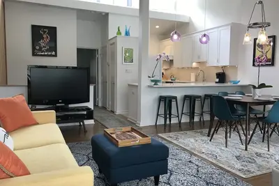 Image de All Remodeled! Juste 1 bloc @ plage! Renovation Incroyable Au Centre De Reho!