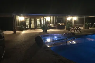 Image de Expérience East Tx @ ElKen Retreat: spa, piscine, bain à remous, massage, petit déjeuner, détente