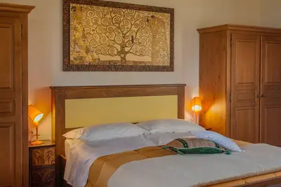 Image de Chambre double avec salle de bain privée à quelques minutes de Bologne