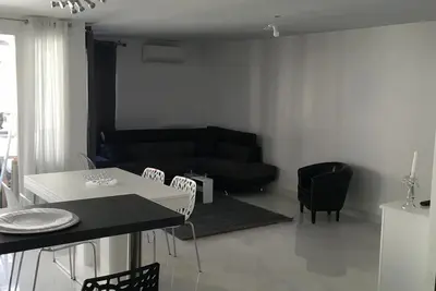 Image de Tres Bel Appartement Refait A Neuf