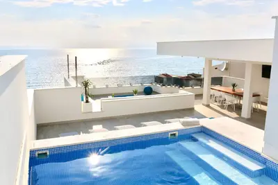 Image de Luxueux et moderne avec piscine, Roofdeck et vues! À quelques pas de la plage