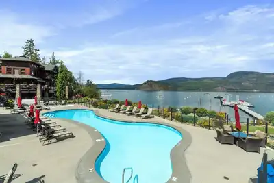 Image de Restez au Shuswap dans le luxe! ** Lodges privés Carmel Beach **