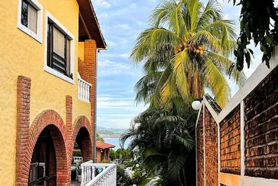 Image de Surfers Paradise Surfers Casita ou. . . . \"Shack d'amour\"