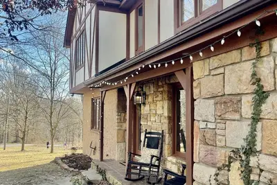 Image de Maison de style Tudor surplombant les fermes de Kentland
