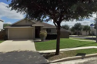 Image de Maison parfaite pour l'obtention du diplôme Bmt à seulement 2 miles de la base aérienne de Lackland