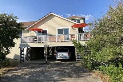 Image de 4 Br Cottage avec suite privée séparée, 9 lots à la plage, bain à remous, animaux de compagnie