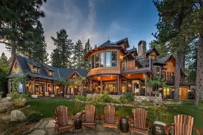 Image de Tewesi Manor, Lake Front, Pier, bouées, Nouveau primé Nostalgique vieux Tahoe