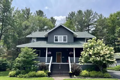 Image de Arts & Crafts Classic Home: 3 chambres, 8 personnes, air conditionné, en ville, animaux acceptés!