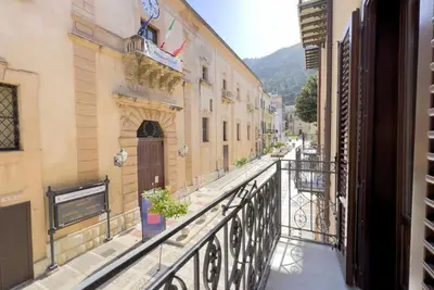 Image de Quatre Chansons. Appartement dans les appartements Domus Mariae à usage touristique.