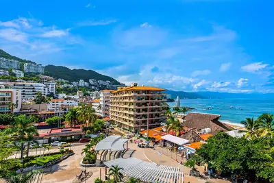 Image de Plazamar Oceanfront Condo Unit 605 - Directement sur la plage au coeur de la vieille ville