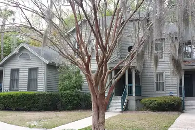 Image de Cozy Quite Cottage dans un complexe de golf convivial pour vélos à quelques minutes de la plage.