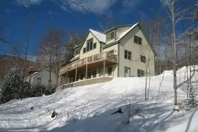 Image de Maison Ski In Ski Out - Directement sur la piste Out To Lunch!