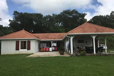 Image de Villa avec une vue magnifique sur la ville, la mer et la montagne.