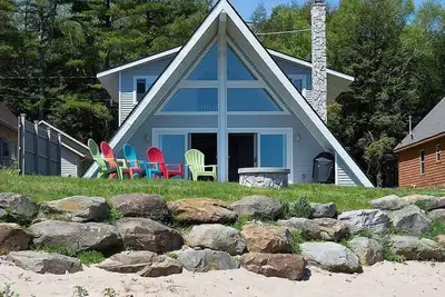 Image de La Maison-Winfish récemment rénové Beach House Steps From plage de sable blanc! !