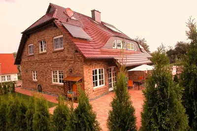 Image de Grand chalet de luxe avec quatre chambres, quatre salles de bains en granit - et sauna