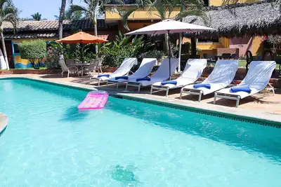 Image de Studio, rez-de-chaussée avec grand patio, piscine sans chlore et jardins
