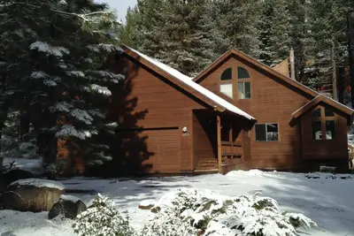 Image de Spacieux 4 chambres / 2 salles de bain Truckee Chalet