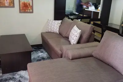 Image de Plus RÉCENT AMÉLIORÉ 2 Chambres ENTIÈREMENT MEUBLÉ avec wifi