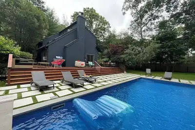 Image de Bright Oasis tranquille, nouveau jacuzzi, gymnase à domicile, vélo à la baie!