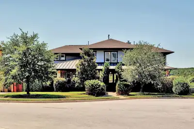 Image de Belle maison spacieuse et personnalisée 30 min du centre-ville d'Austin, 10 min du lac Travis