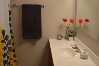 Image de Snowbird: 3br 2bth Pet Friendly Home 2 pâtés de maisons de l'océan 1250 $ / mois