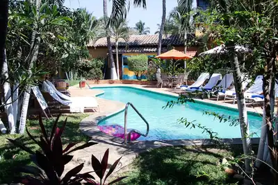 Image de 1 minute de la plage, appartement 1 chambre, jardins et piscine fermés, yoga