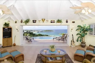 Villa Beach Daze, vue spectaculaire sur marina d'Oyster Pond de la terrasse de la piscine!