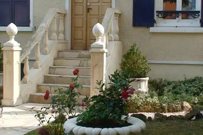 Image de 'Rive Droite' A deux pas de Paris avec jardin 'Comme à la Maison'