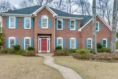Image de 4br 3. 5ba 3400 ft2 maison avec court trajet vers le campus