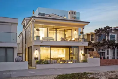 Image de Maison de luxe à droite sur la promenade / plage