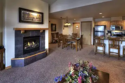 Image de Ascenseur de flocon de neige de 2 chambres 2 station de ski. Garage. Grand Timber Lodge