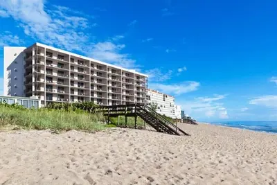 Image de Vistana Beach Club - Oceanfront - Plage Jensen sur l'île Hutchinson